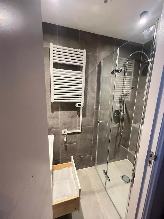 מלון דירות Rotterdam Inn