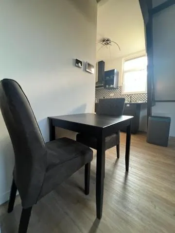מלון דירות Rotterdam Inn